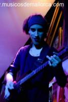 Guitarrista con buena energia